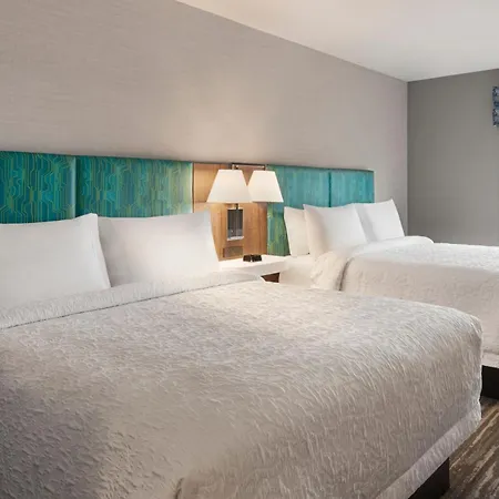 Hampton Inn & Suites Kelowna, British Columbia, Canada-3