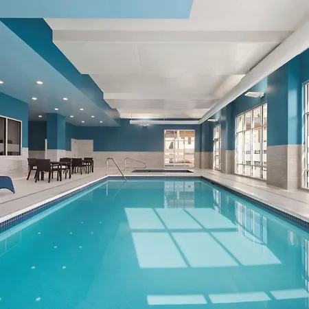 Hampton Inn & Suites Kelowna, British Columbia, Canada-2