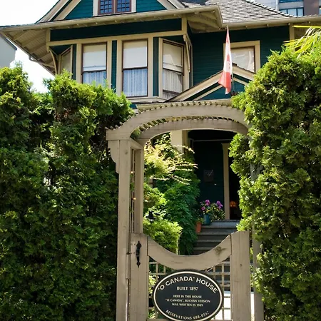 O Canada House Bed & Breakfast-3