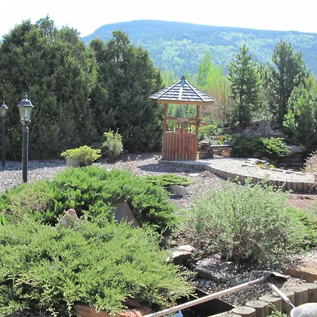 Blue Grouse Country Inn-3