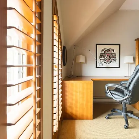 3Br In Blackcomb Greens, Wood Burning Fireplace, Complex Hot Tub, Parking, Mountain Views-3