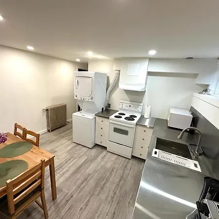 Modern Cozy Home W Free Parking- Close To Downtown & Beach-3