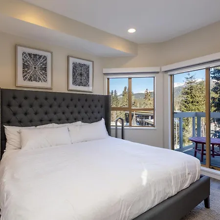 Amazing Village Condo With Unparalleled Mountain Views Overlooking The Olympic Plaza-3
