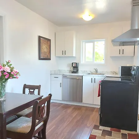 Tranquil Retreat Spacious 2-Bedroom Suite On The 2Nd Floor-2