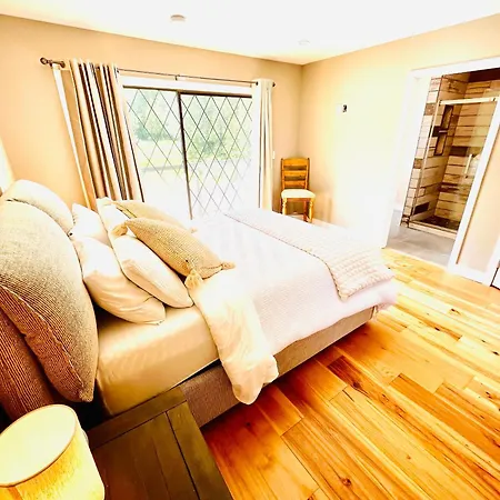 Oceanside Manor - Fancy Room - Golf Course & Beach View-2