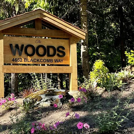 Spacious Rustic Whistler Retreat At The Woods-3