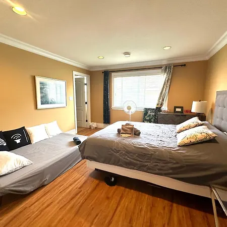 Vancouver Luxury Homestay-3