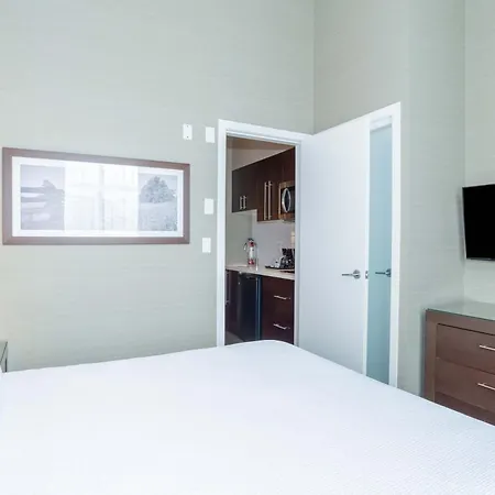 Sandman Hotel Abbotsford Airport-3