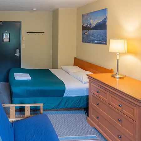 Squamish Adventure Inn-3