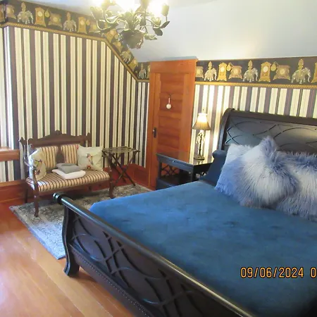 Hummingbird Gardens B&B-3