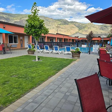 Sahara Courtyard Inn & Suites Osoyoos-2