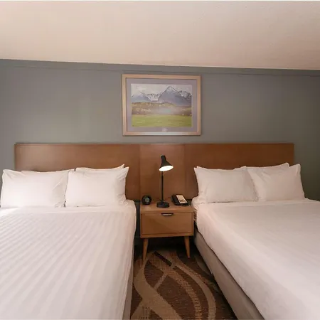 Prestige Hudson Bay Lodge & Conference Centre, Worldhotels Crafted Collection-2