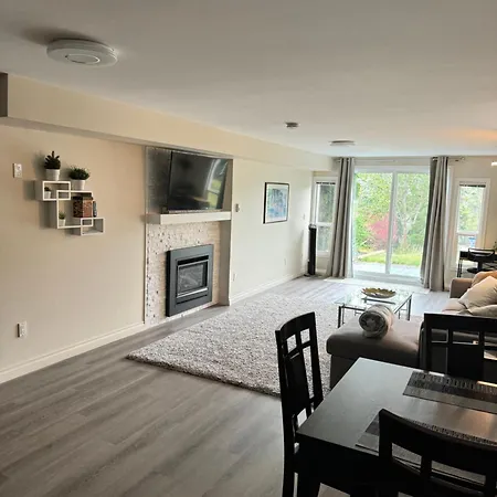Bright Private Suite Near Departure Bay Beach-3