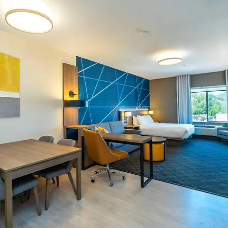 Comfort Suites Kelowna-2