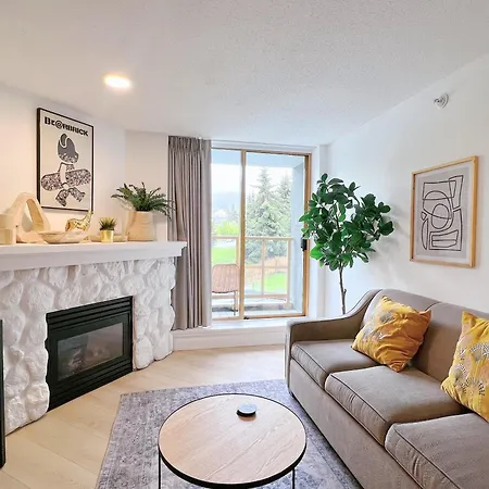 A Fully Renovated Condo Near Village Centre With Mt View And Close To Lift In Cascade Lodge-2