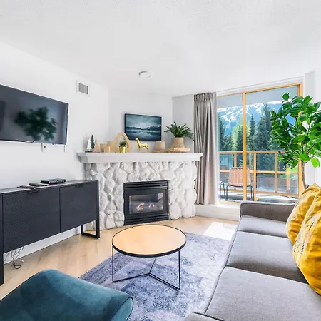 A Fully Renovated Condo Near Village Centre With Mt View And Close To Lift In Cascade Lodge-3
