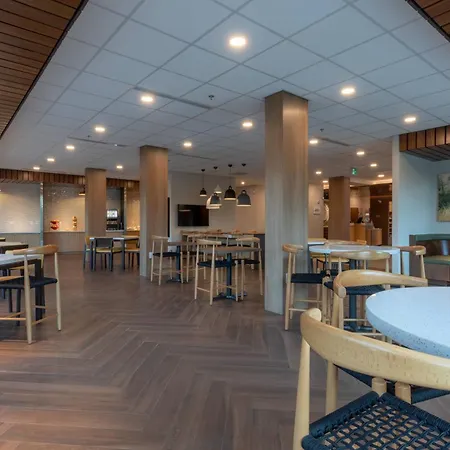 Fairfield By Marriott Inn & Suites Revelstoke-2
