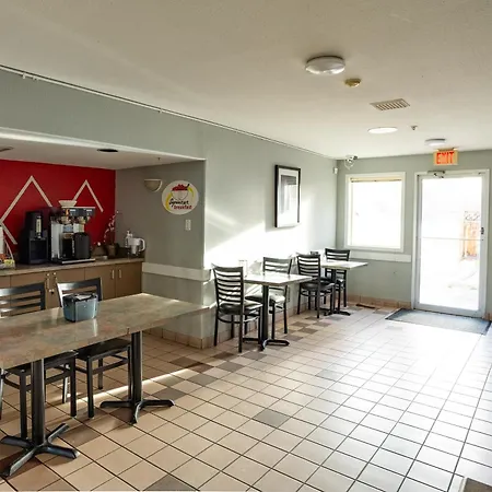 Ramada By Wyndham Cranbrook-3