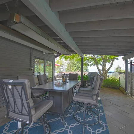 Grouse Cheerful Large Private Bedroom, Bath, Shared Deck, Pool, Hot Tub-2