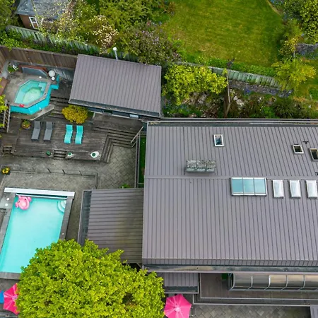 Grouse Cheerful Large Private Bedroom, Bath, Shared Deck, Pool, Hot Tub-3