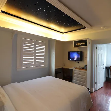Lipton Place By Elegant Waterfront-3