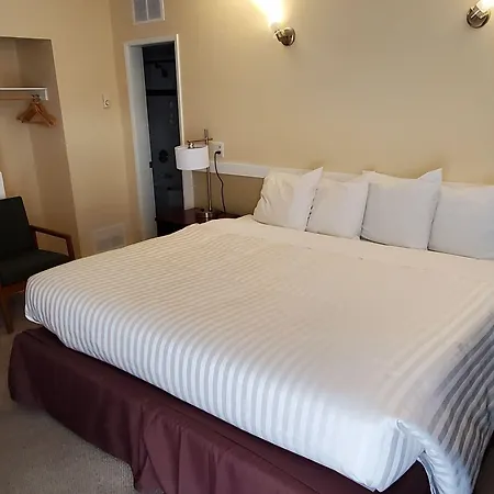 Comox Valley Inn & Suites-3