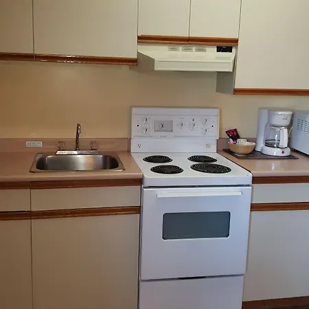 The Cedarwood Inn & Suites-2