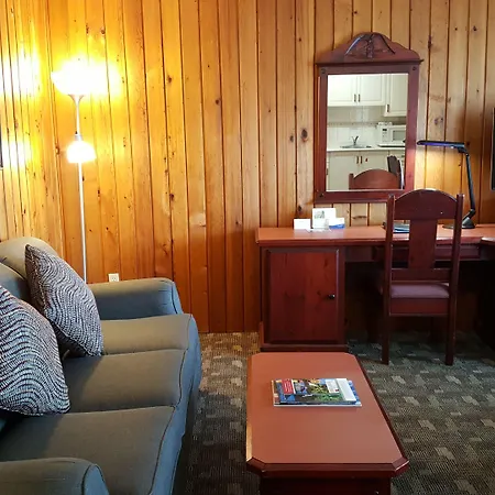 The Cedarwood Inn & Suites-3