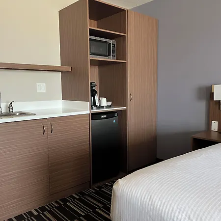 Microtel Inn & Suites By Wyndham Fort Saint John-3