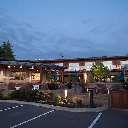 Qualicum Beach Inn-2
