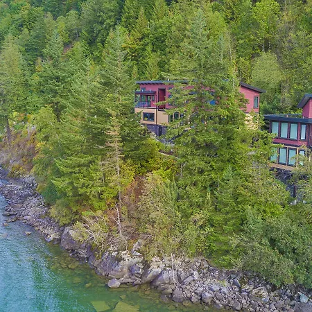 The Lodge On Harrison Lake-3