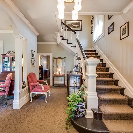 O Canada House Bed & Breakfast-2