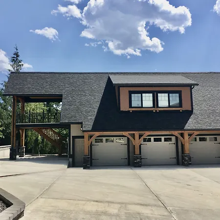 Kootenay Wild Guest Suites-2