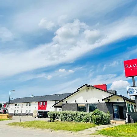 Ramada By Wyndham Dawson Creek-2