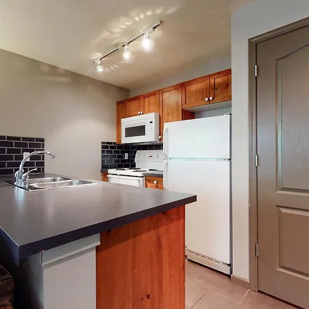 Town Plaza, Unit 256-2