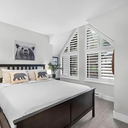 2Br In Snowberry, Wood Burning Fireplace, Modern Finishes, Parking, Ski Hill Shuttle-2