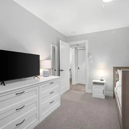 2Br In Snowberry, Wood Burning Fireplace, Modern Finishes, Parking, Ski Hill Shuttle-3