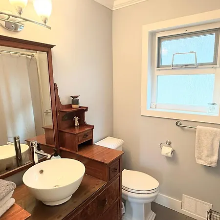 The Orange Door Bungalow- 2-Br W Private Yard, Walkable To Cafes & Restaurants, 10 Min To Dt-3
