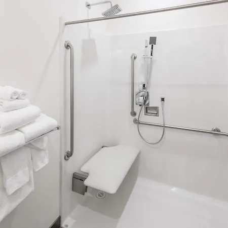 Ramada By Wyndham Revelstoke-2
