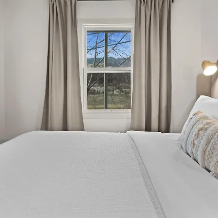 Lakeside Villa & Nordic Spa-3