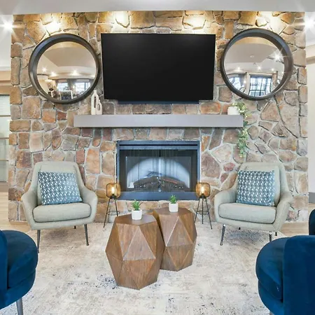 Sandman Hotel & Suites Kelowna-2