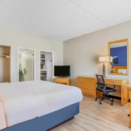 Days Inn By Wyndham Golden-2
