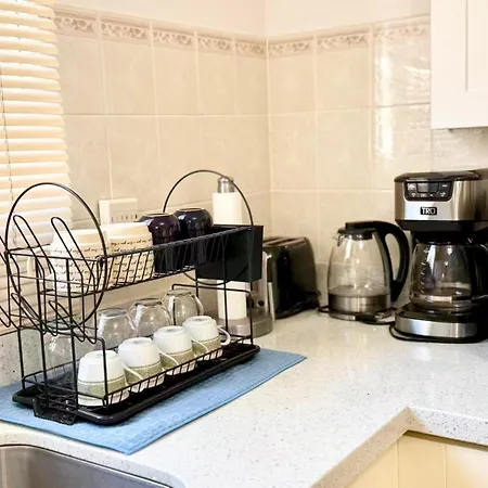 Burnaby Metrotown Cozy 3 Bedroom Suite Walk To Skytrain And Malls-2