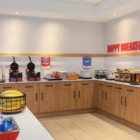 Hampton Inn & Suites By Hilton Langley-Surrey-2