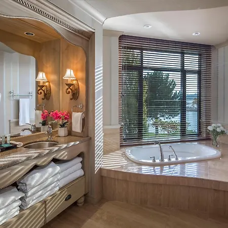 The Royal Kelowna - Bellstar Hotels & Resorts-3