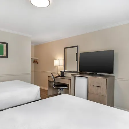 Econo Lodge Inn & Suites Kelowna-3
