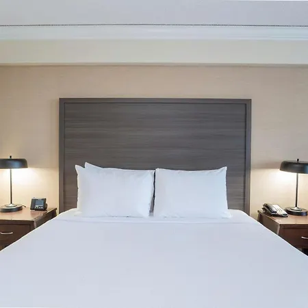 Sandman Signature Vancouver Airport Hotel & Resort-2