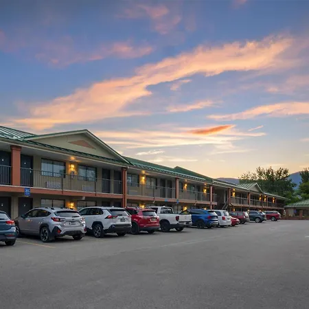 Surestay Plus Hotel By Best Western Salmon Arm-3