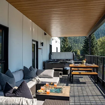 The Big Deck By Revelstoke Vacations-3