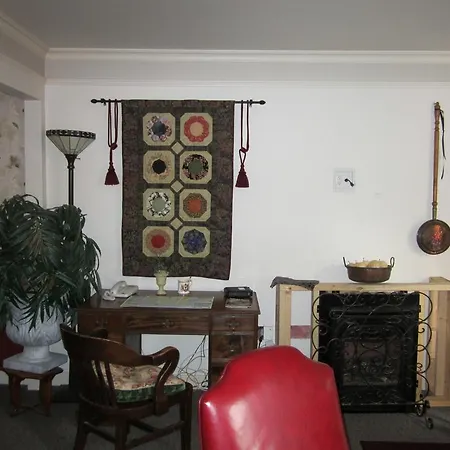 Heathergate Cottage And Suites-2